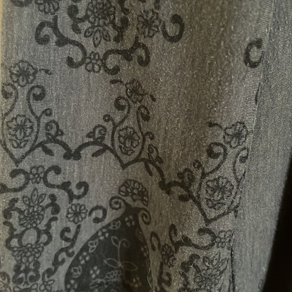 Beautifully embroidered tunic - Picture 3 of 3